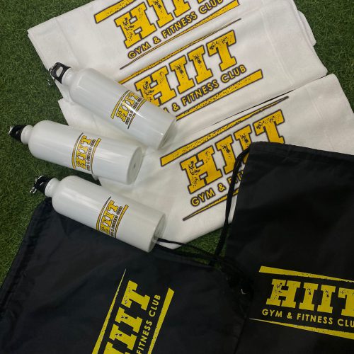 אור הדפוס מיתוג מוצרים, הדפסות וחריטה בלייזר ערכות ממותגות למאמנים בגדי ספורט וציוד אימון עם לוגו