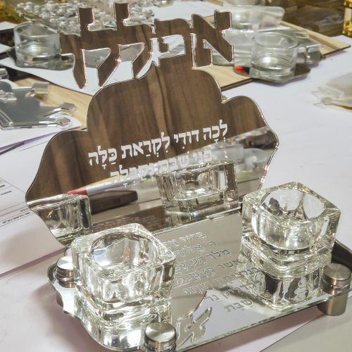 אור הדפוס מיתוג מוצרים, הדפסות וחריטה בלייזר ערכות ממותגות למאמנים בגדי ספורט וציוד אימון עם לוגו